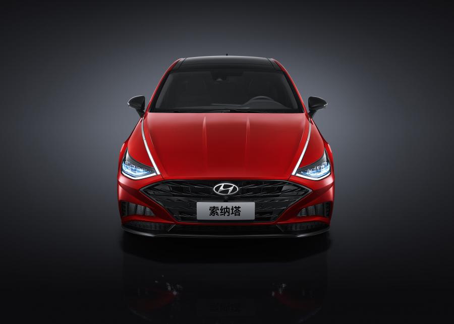  Hyundai Sonata (DN8) 2020 года  (CN) (фото 2 из 40)